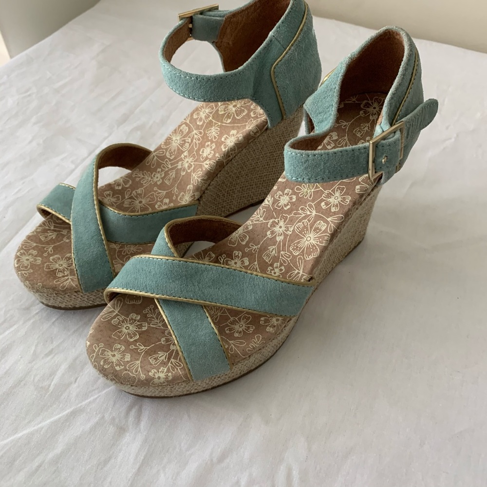 TOMS wedges size 6